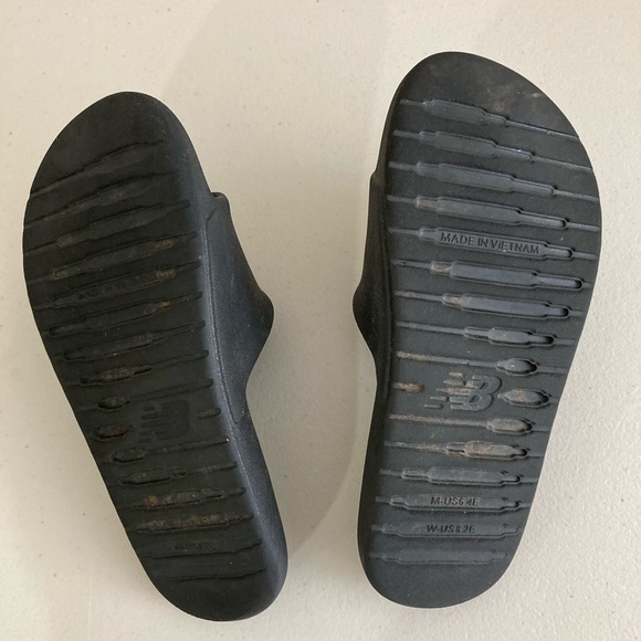 New balance slides - gentler used men’s 6 4e (wide) / women’s 8 2e (wide) - Picture 2 of 2